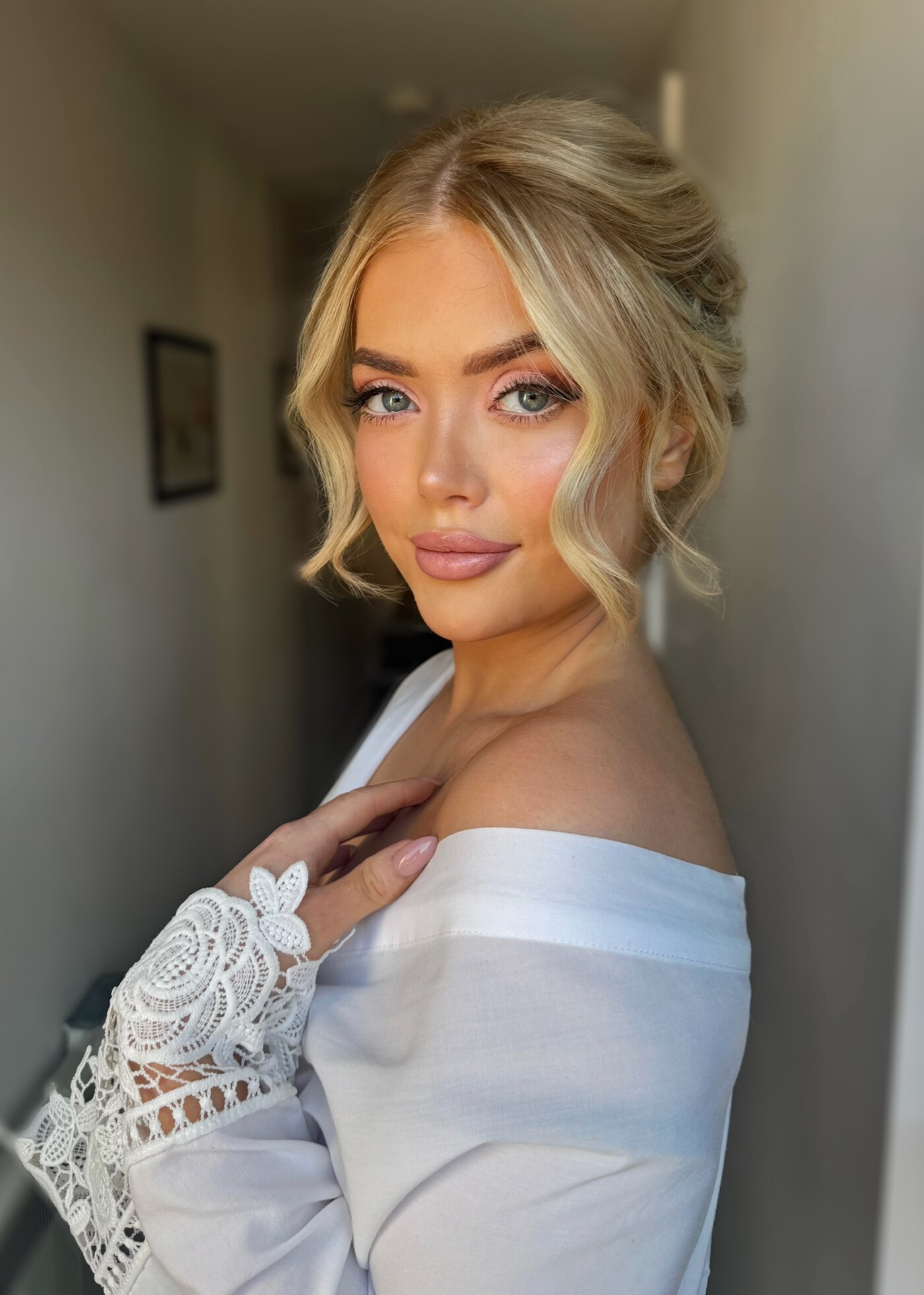 Makeup lesson look by Hollie Noelle